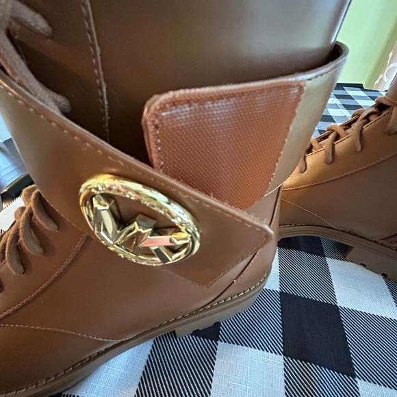 NWOB Michael Kors Tatum Tan Leather Boots w/Buckles - Picture 8 of 15